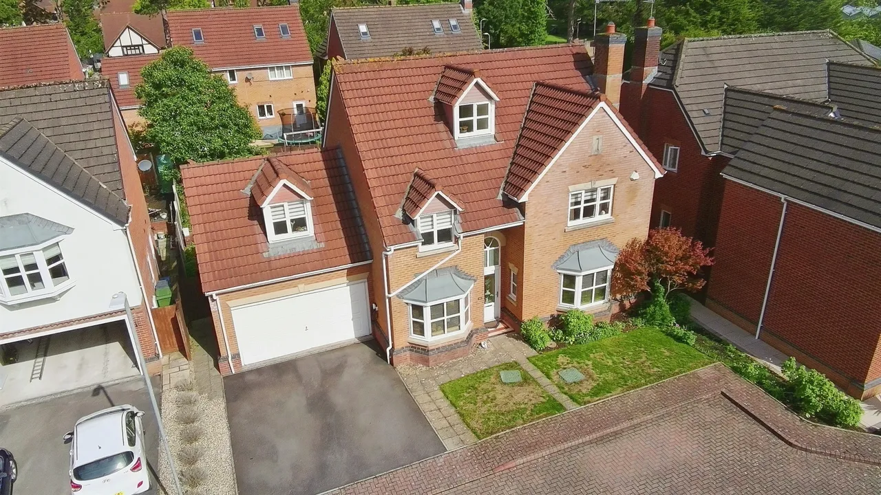 5 bed house for sale, Clos Padrig Cardiff, CF3