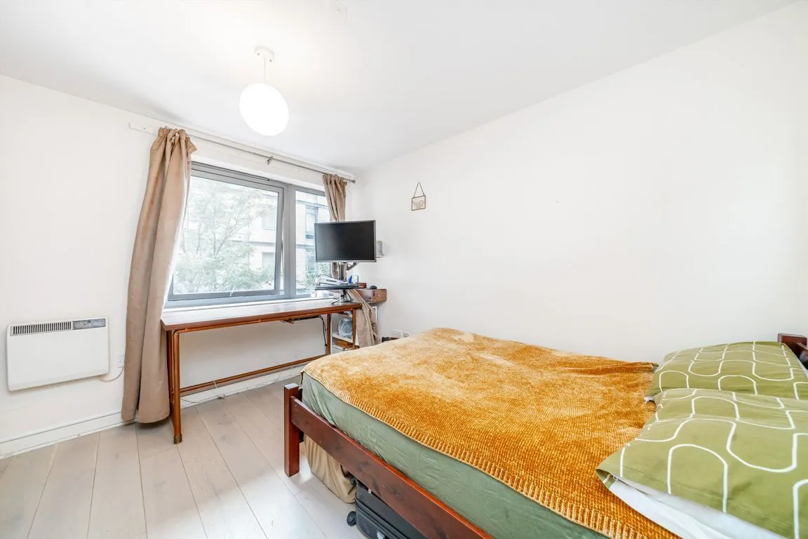 Victoria Road, North Acton, photo 5