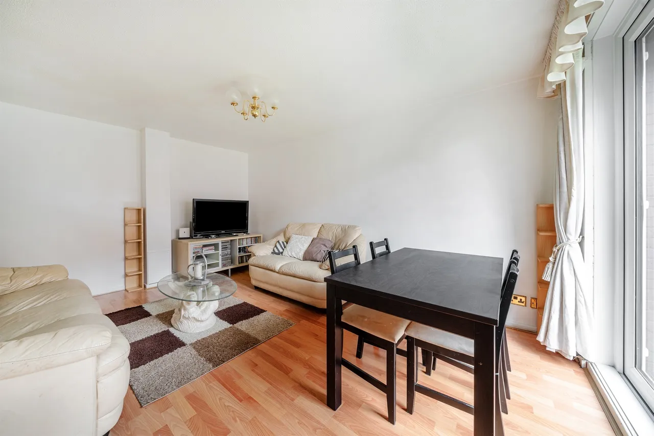 Langdale Close, London, photo 8