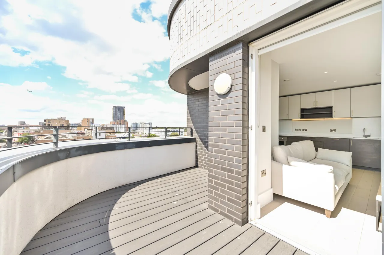 Showflat 2 (2 bed), Charter Place, Hounslow, photo 2
