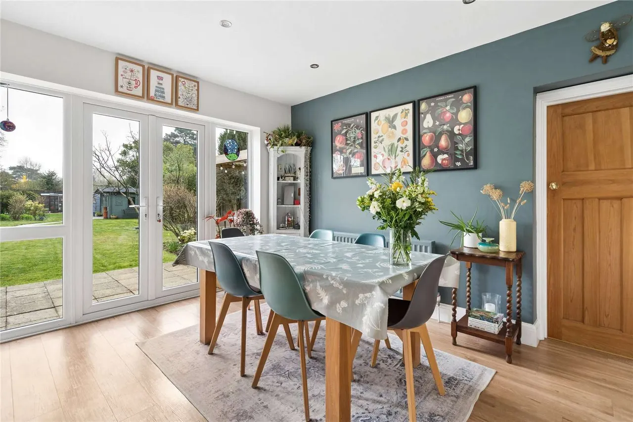 Chalfont Avenue, Little Chalfont, Buckinghamshire, HP6 6RF, photo 5