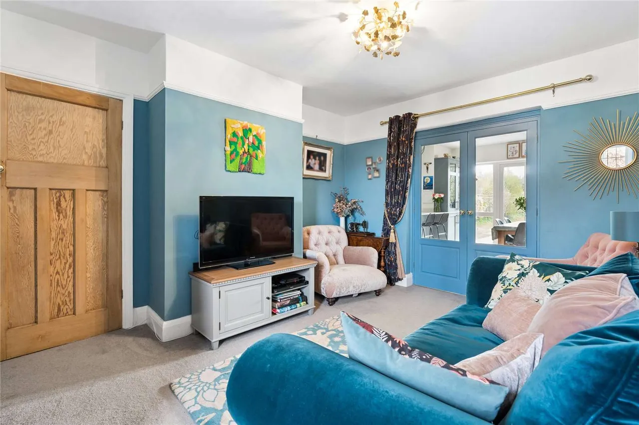 Chalfont Avenue, Little Chalfont, Buckinghamshire, HP6 6RF, photo 10