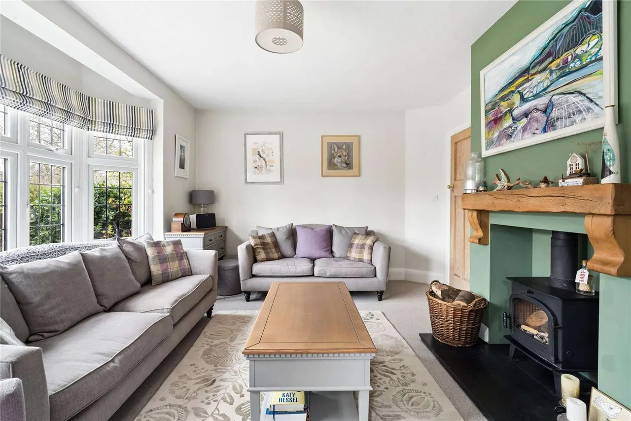 Chalfont Avenue, Little Chalfont, Buckinghamshire, HP6 6RF, photo 8