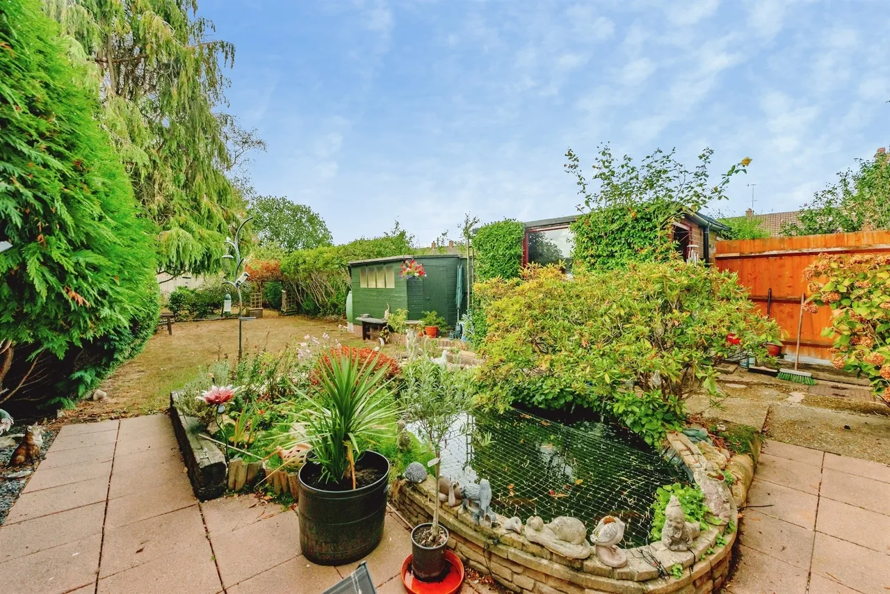 3 bed house for sale — Atherfield Road, Reigate
