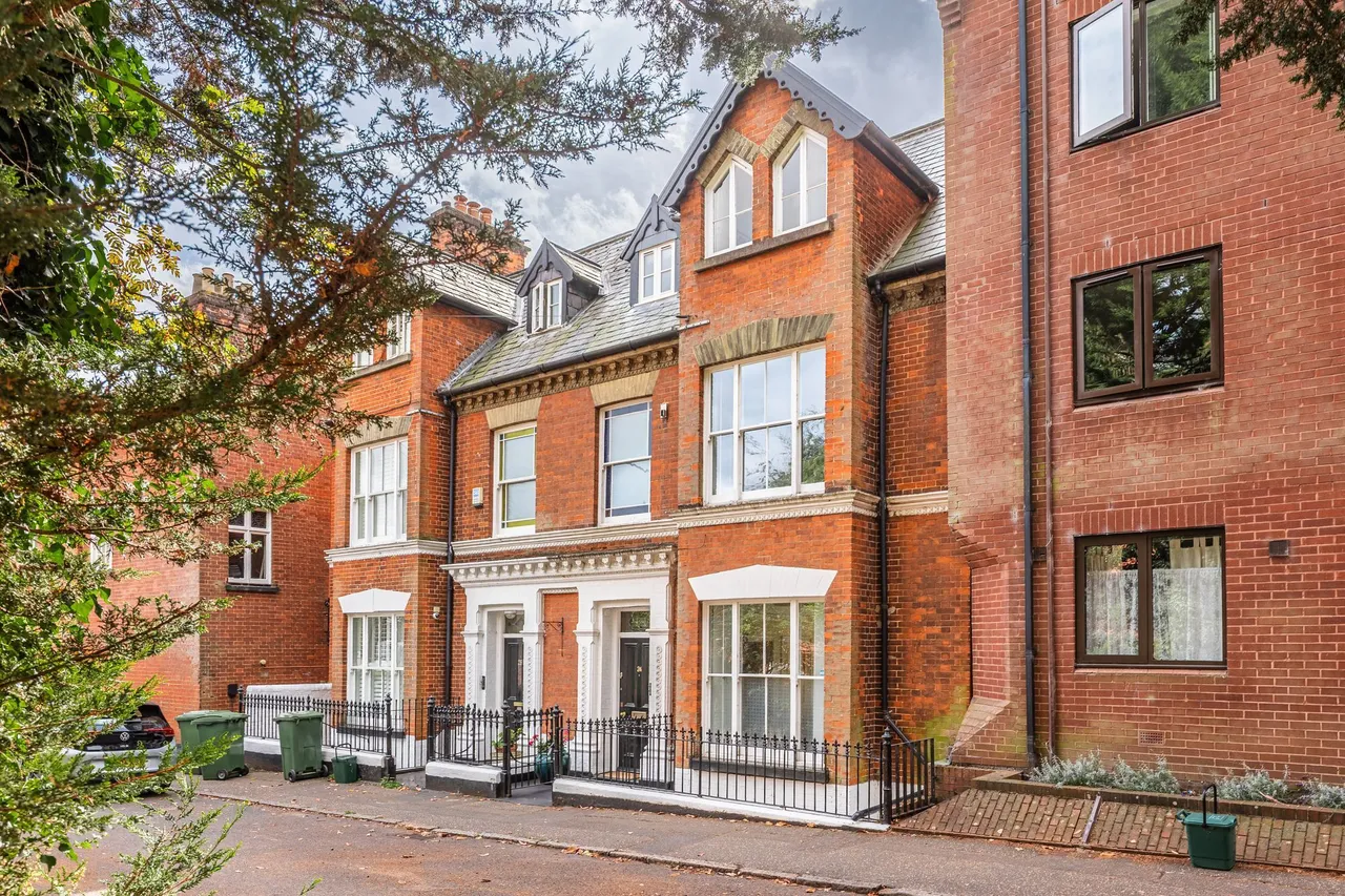 Victorian Riverside Townhouse in Thor, photo 20