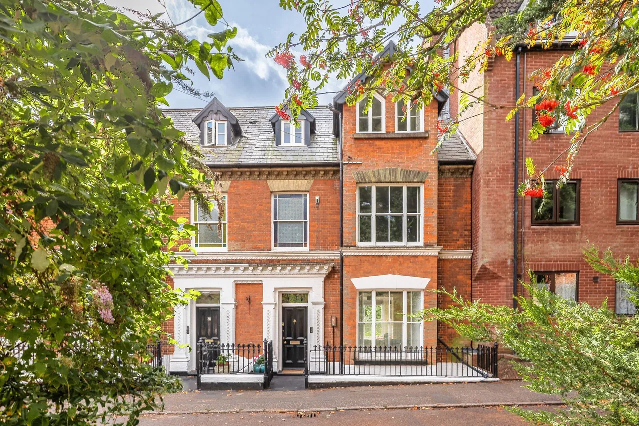 Victorian Riverside Townhouse in Thor, photo 3