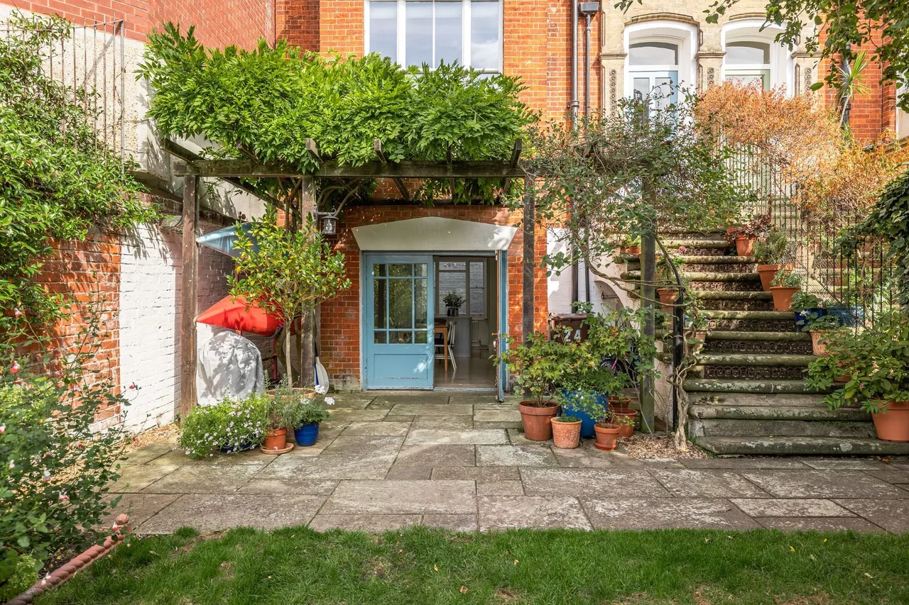 Victorian Riverside Townhouse in Thor, photo 17