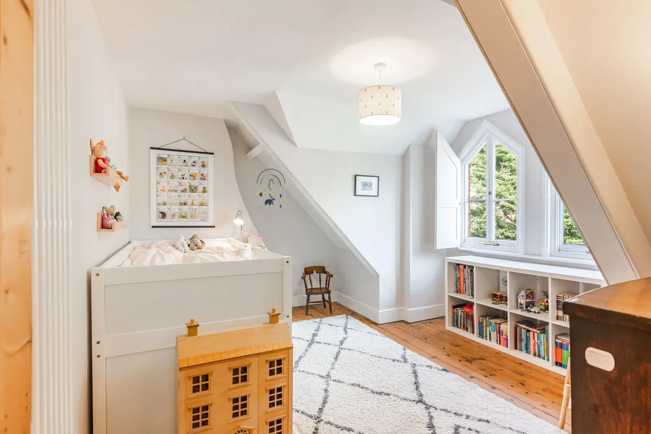 Victorian Riverside Townhouse in Thor, photo 15