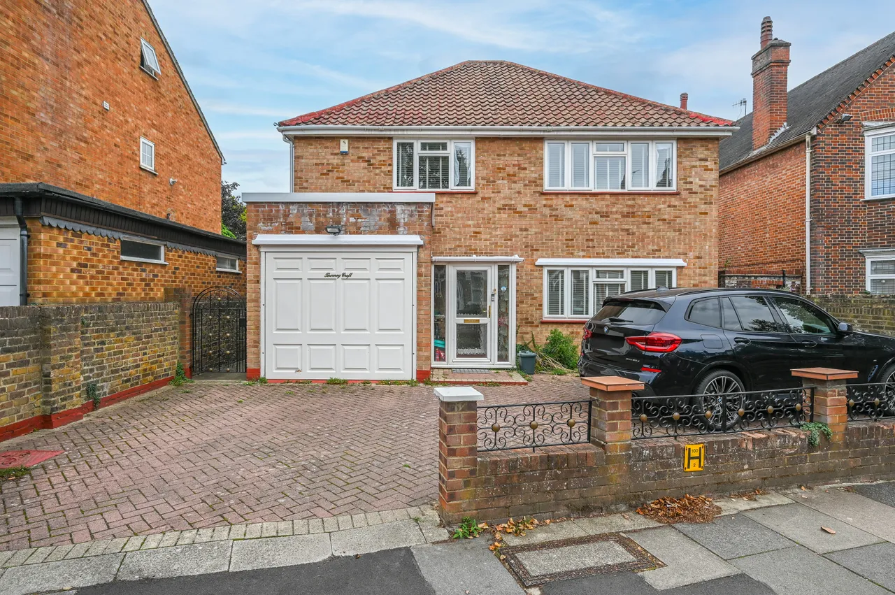 4 bed house to rent — Thorneycroft, Mount Park Road, London