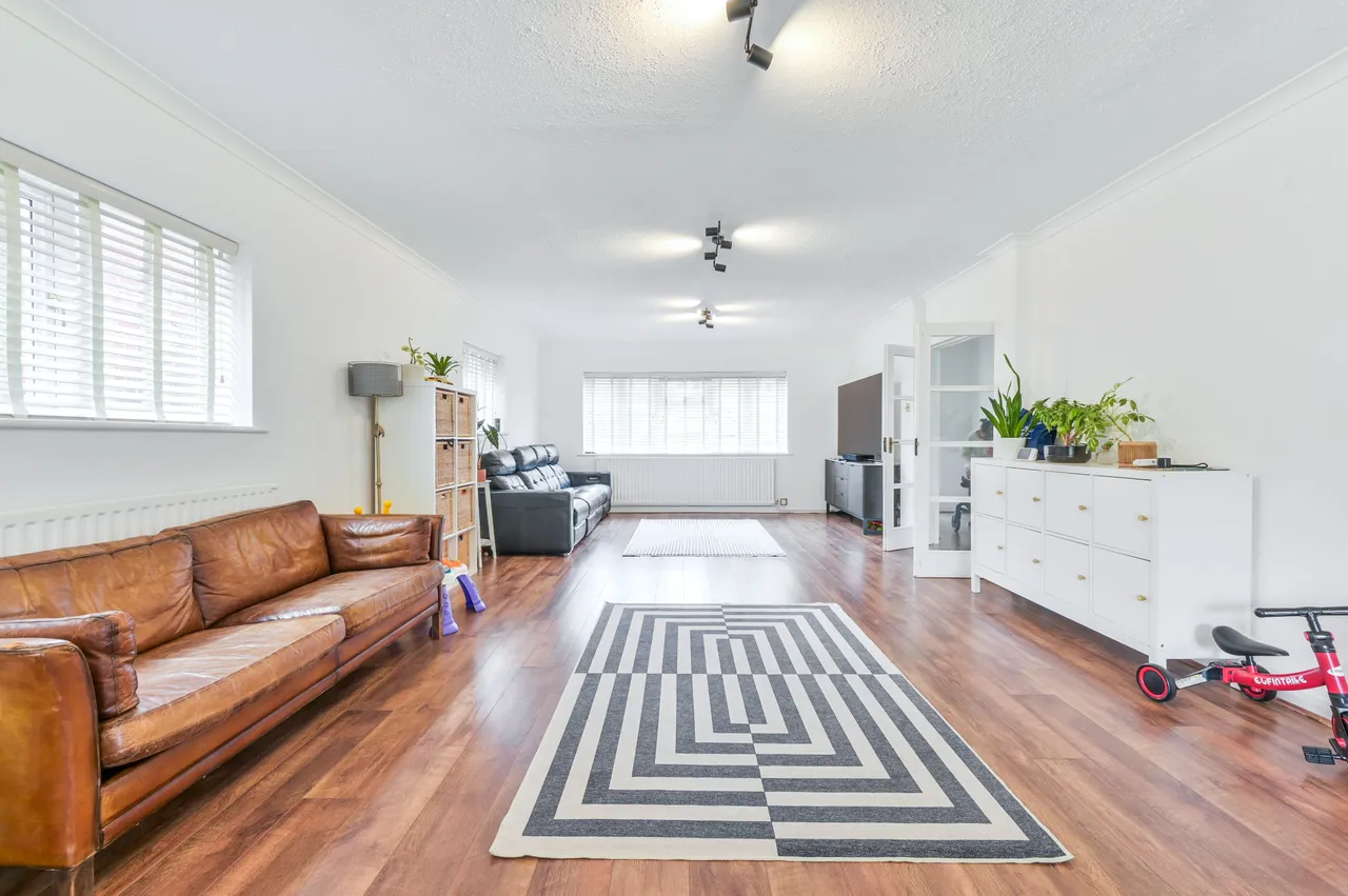 Thorneycroft, Mount Park Road, London, photo 2