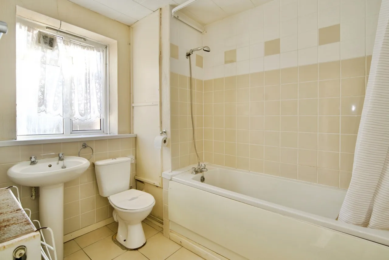 Barking Road, East Ham, London, E6, photo 5