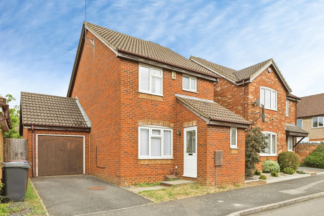 3 bed house for sale — Mill Meadow, NORTHAMPTON, Northamptonshire, NN2