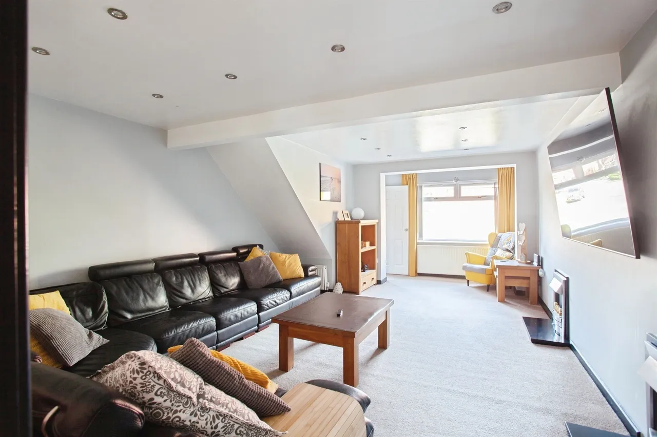 Briary Close, Brinsworth, Rotherham, photo 2