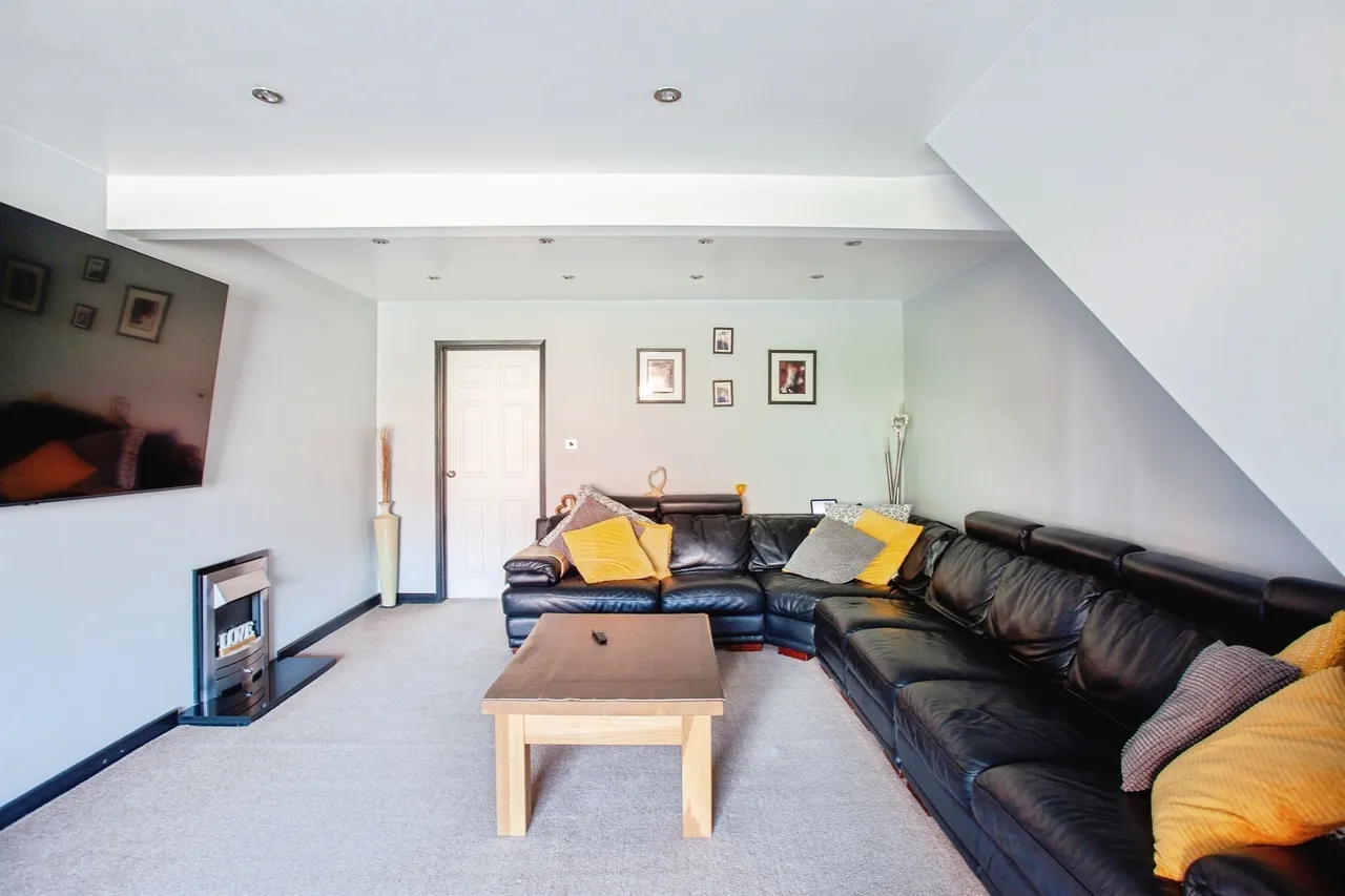 Briary Close, Brinsworth, Rotherham, photo 5