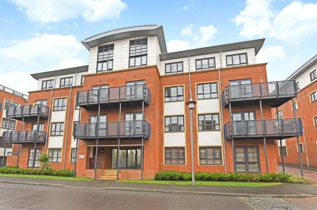 Wallis Square, Farnborough, GU14, photo 7