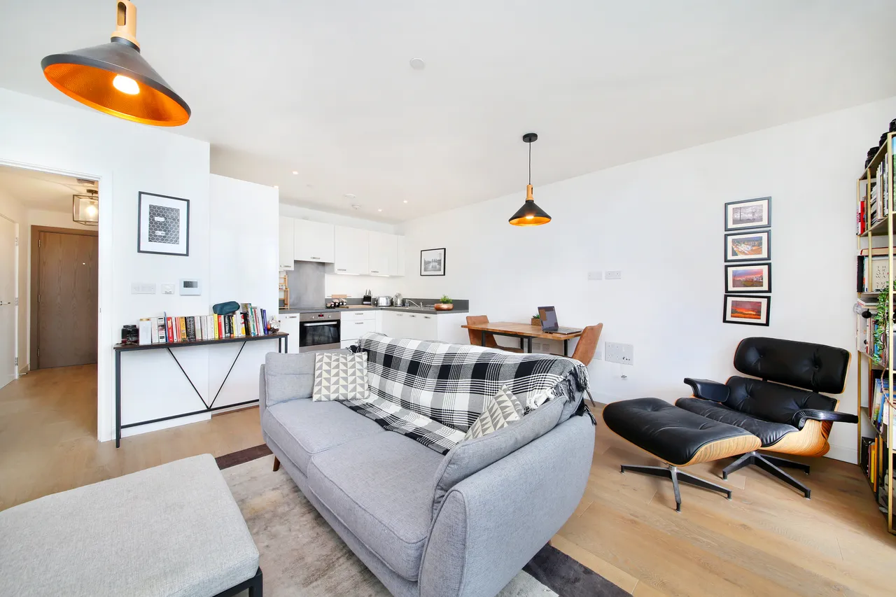 Lombard Road, London, SW11, photo 2