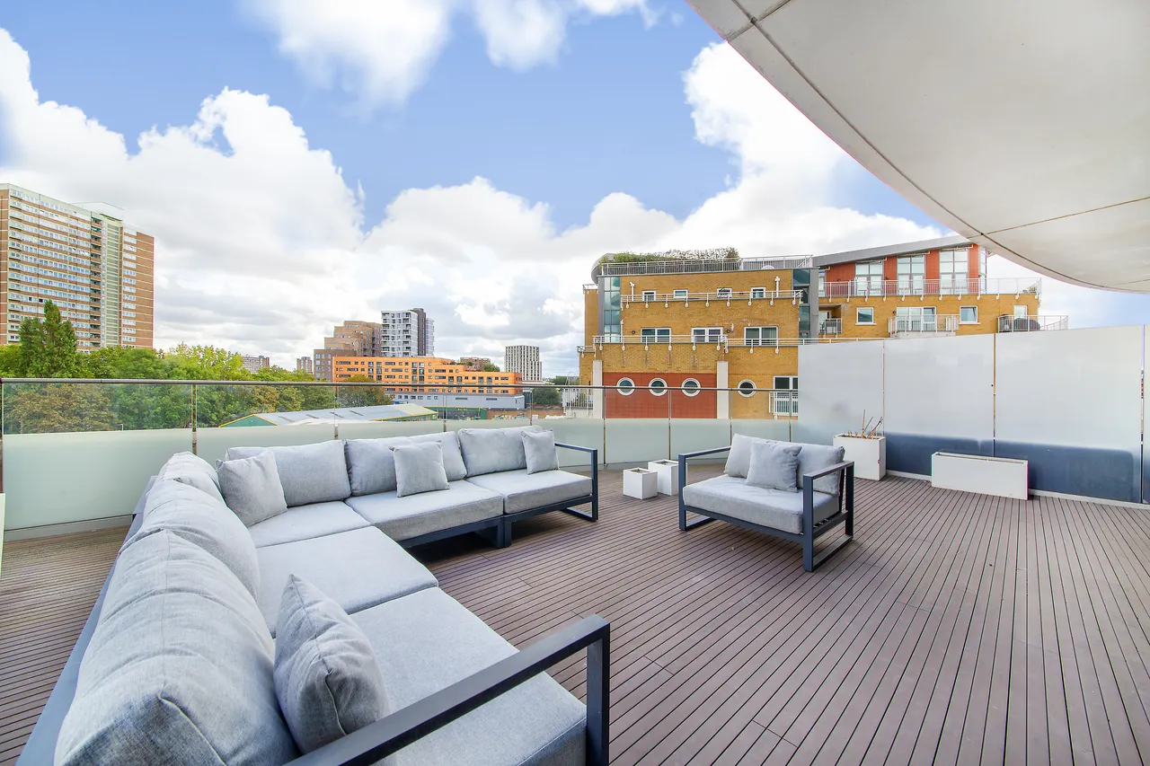 Lombard Road, London, SW11, photo 11