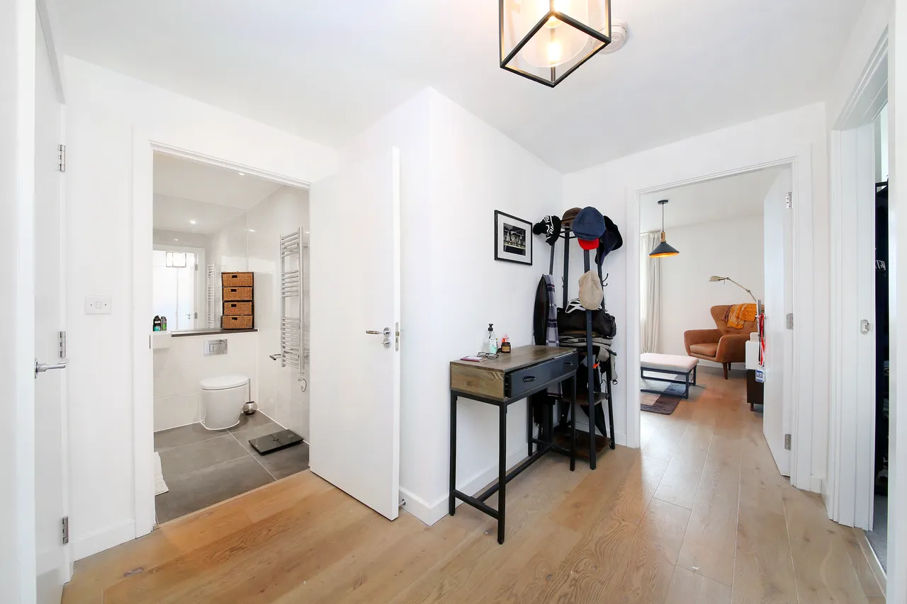 Lombard Road, London, SW11, photo 8