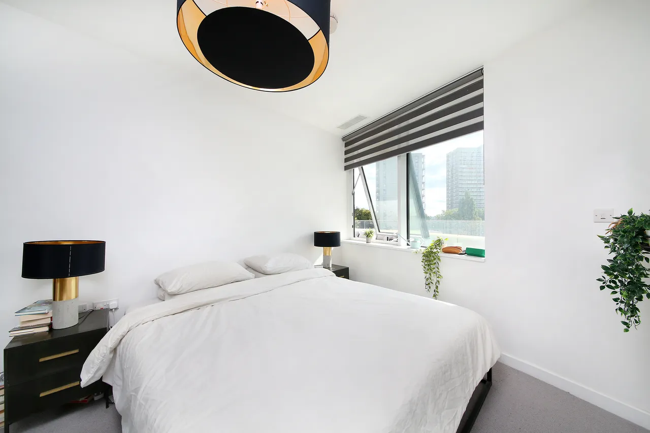 Lombard Road, London, SW11, photo 9