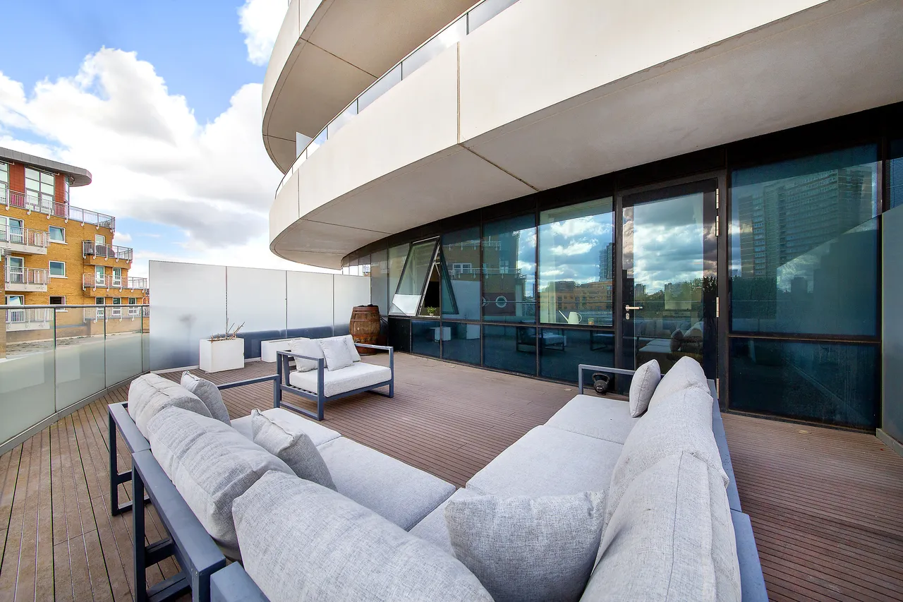 1 bed flat for sale, Lombard Road, London, SW11