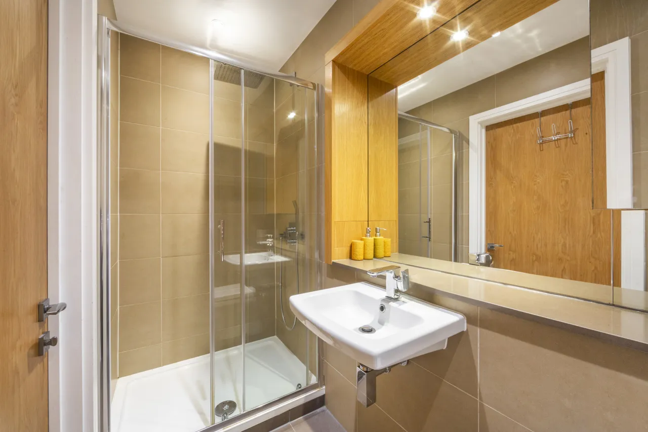 Caxton Street North, London, E16, photo 10