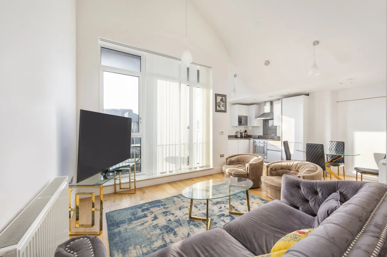 2 bed flat to rent, Caxton Street North, London, E16