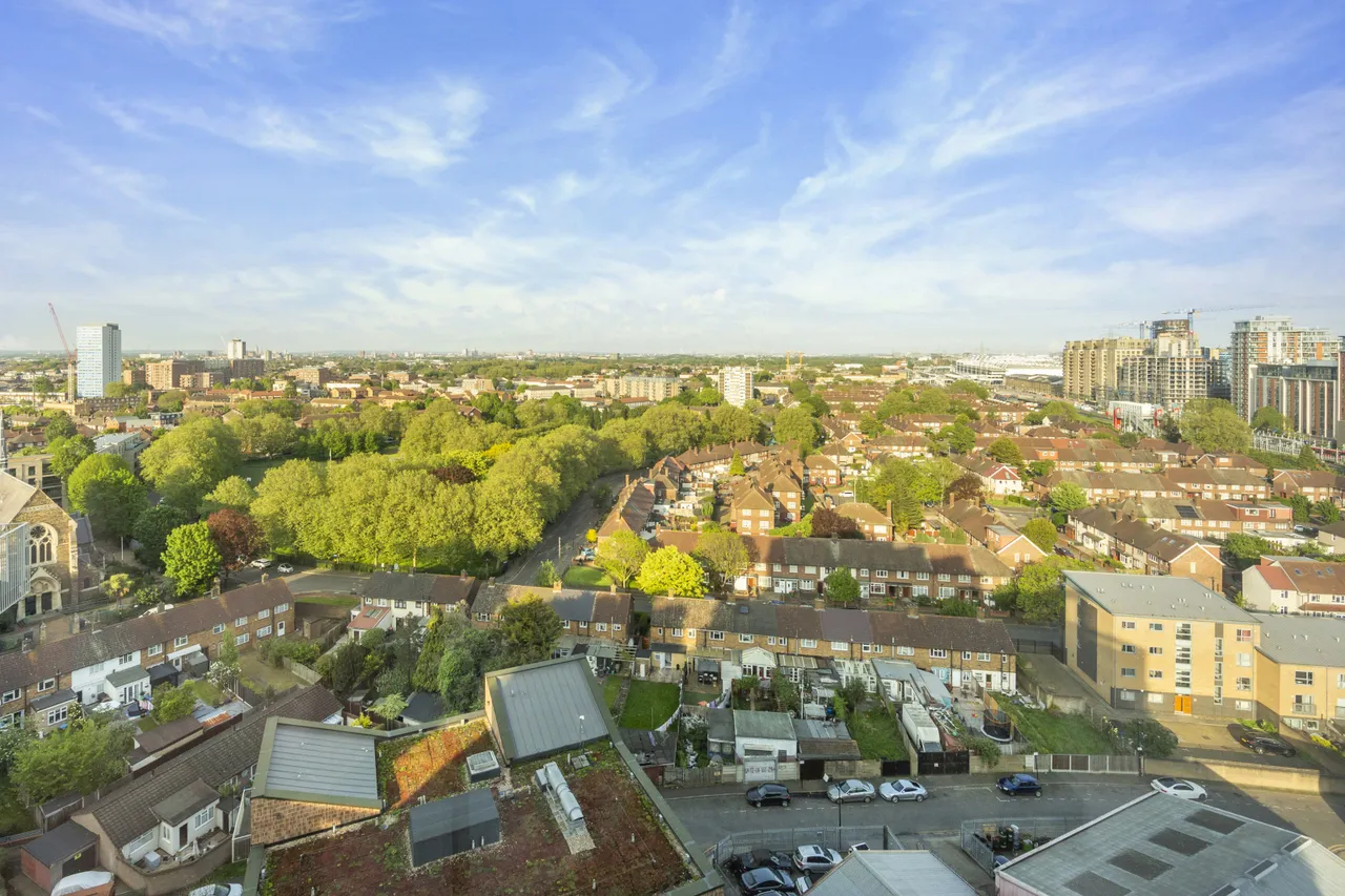 Caxton Street North, London, E16, photo 15