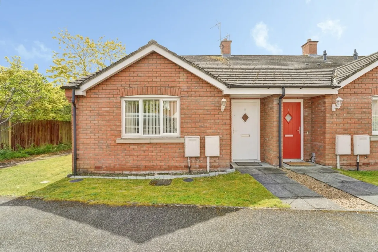 2 bed house for sale, Harewelle Way, Harrold, MK43
