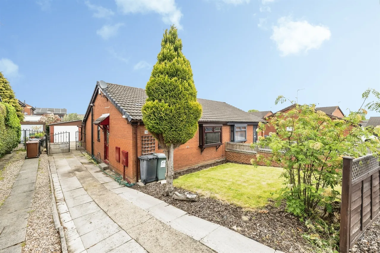 3 bed house for sale — South Hill Way, Leeds