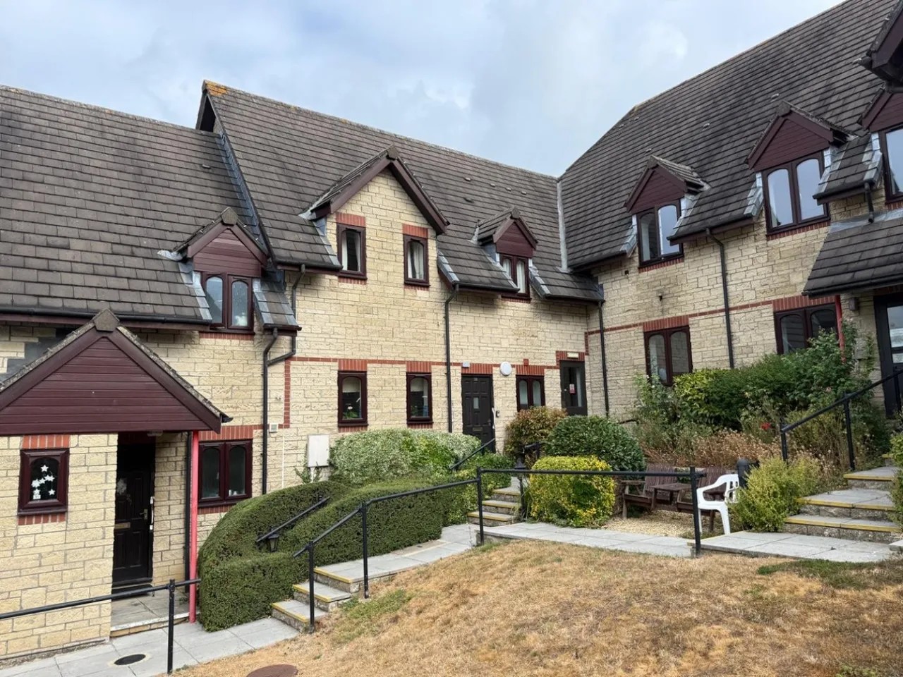 1 bed flat for sale — Wesley Court, Stroud