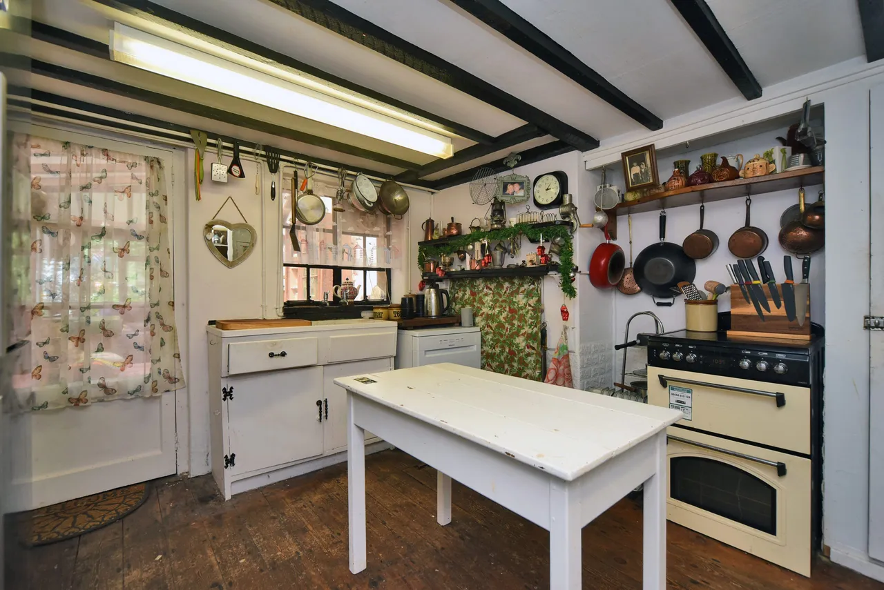 Fyfield, SP11, photo 20