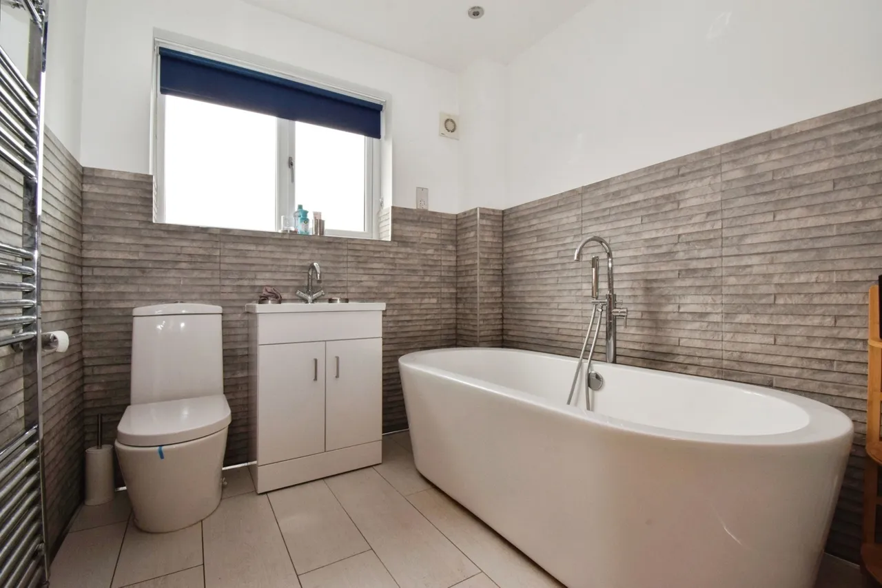 Riversdale Close, Birstall, LE4, photo 18