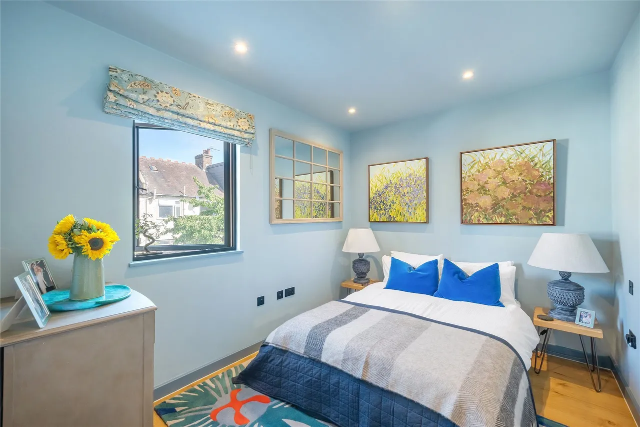 Balham High Road, London, SW12, photo 10