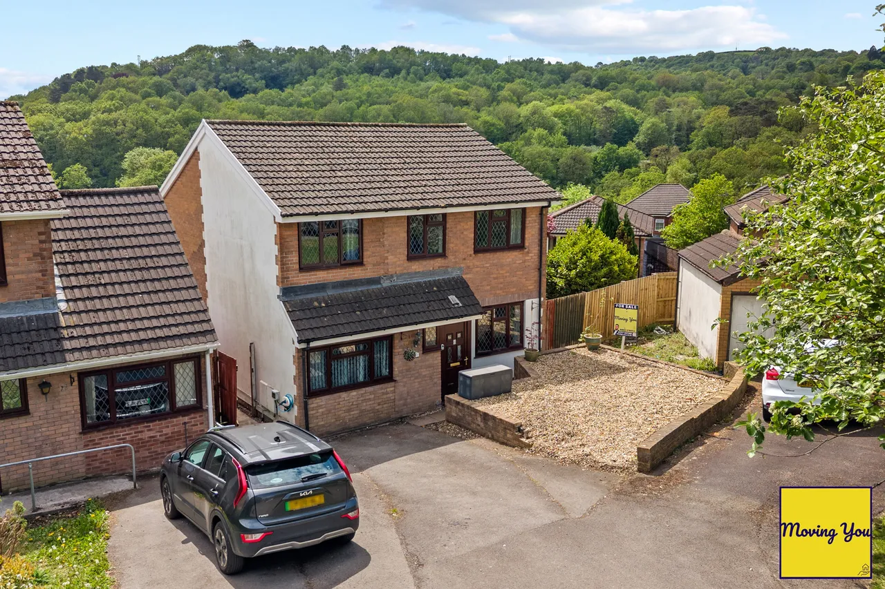 4 bed house for sale — Bryn Derwen, Pontardawe, SA8 4LF