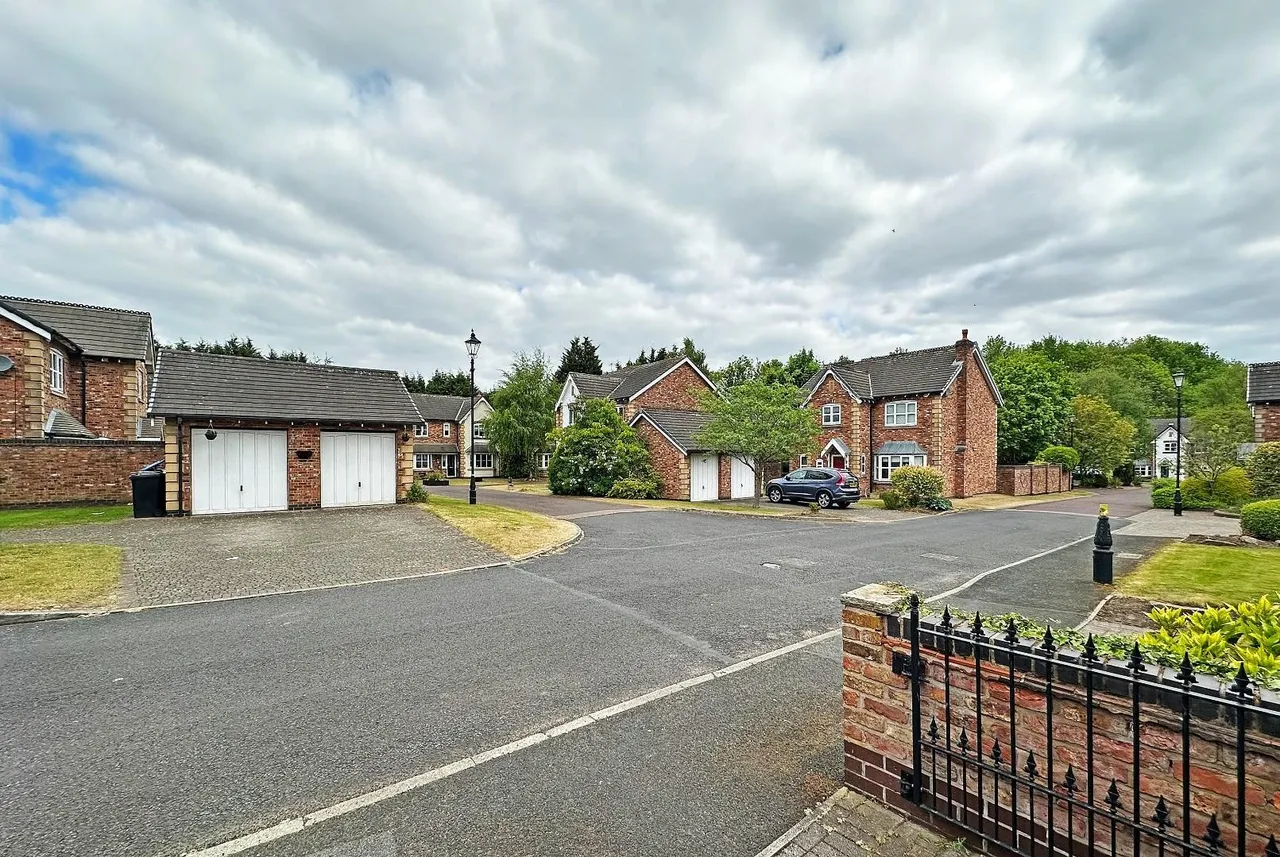 Churchfields, Sale M33 5NS, photo 33