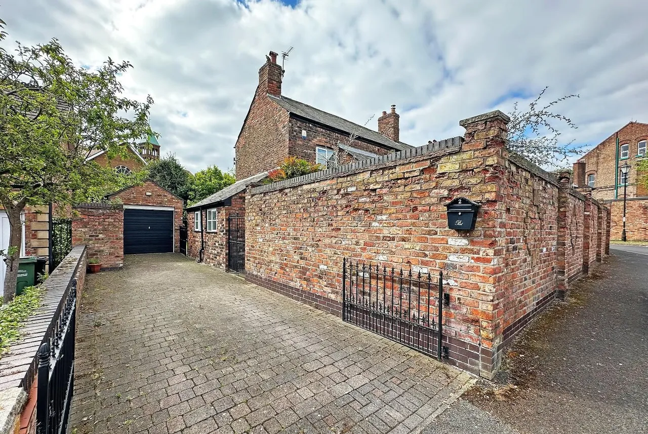 Churchfields, Sale M33 5NS, photo 13