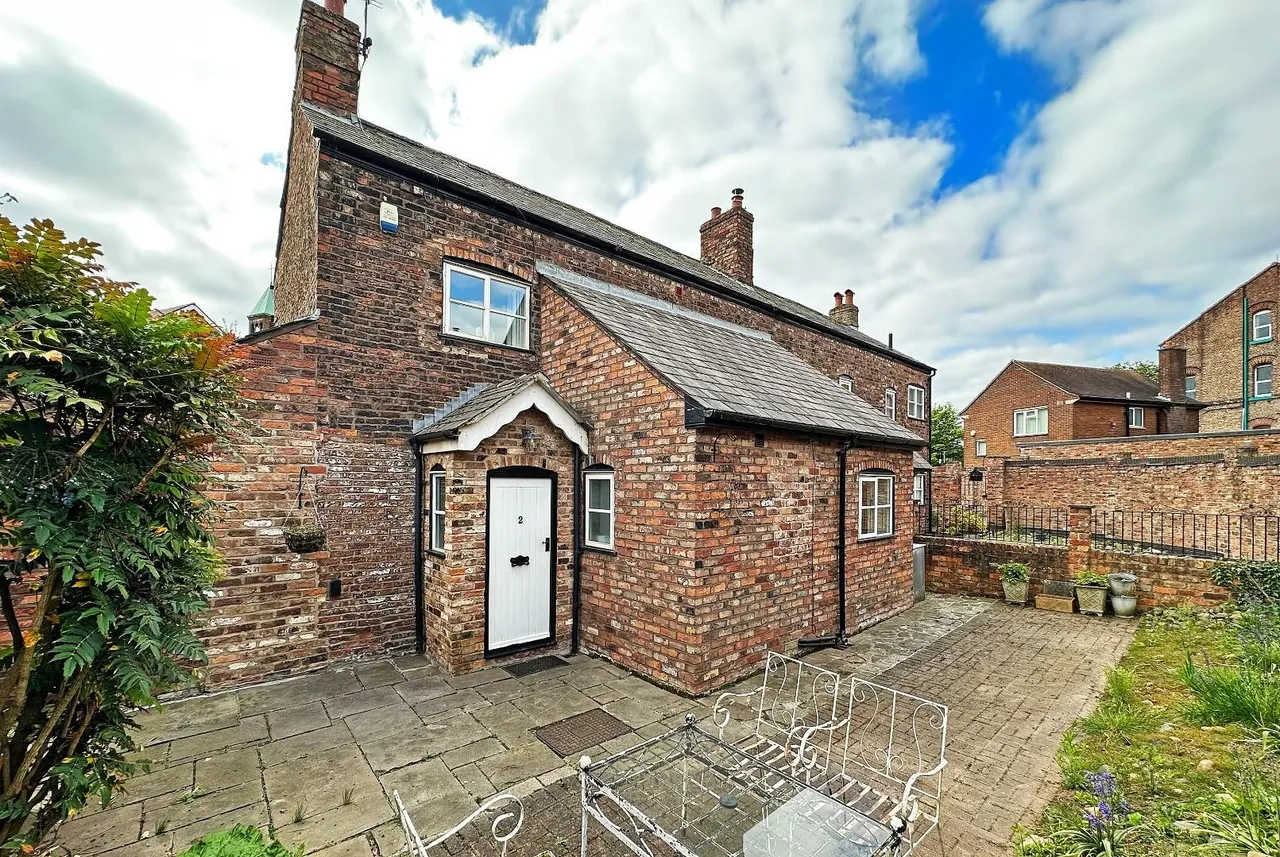 2 bed house for sale — Churchfields, Sale M33 5NS