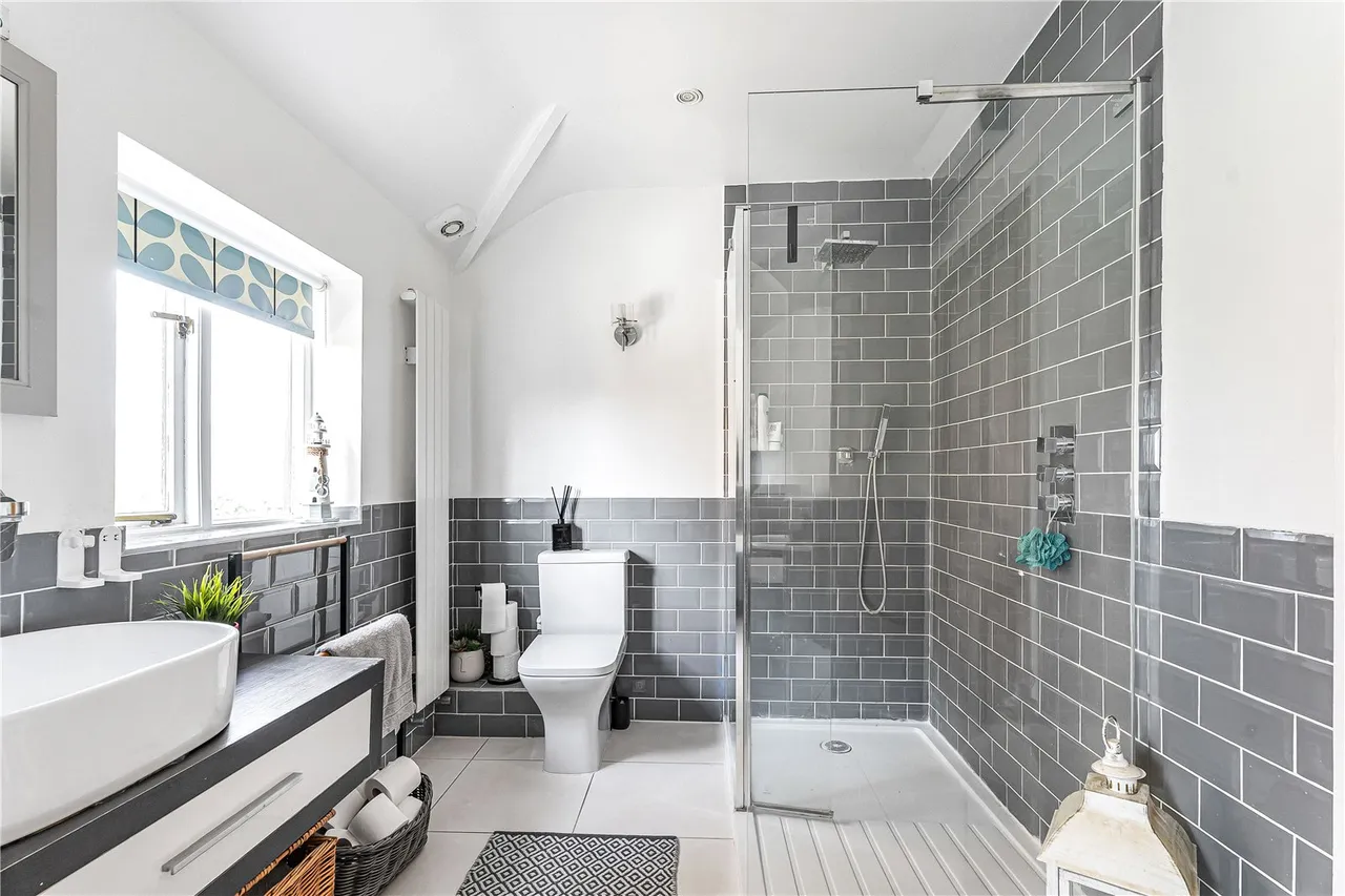 Radlett Road, St. Albans, Hertfordshire, AL2 2LF, photo 6