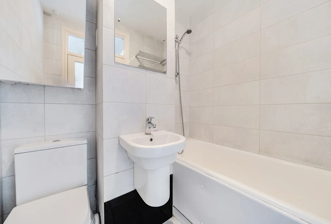 Shelburne Court, 3 Carlton Drive, SW15 2DQ, photo 3