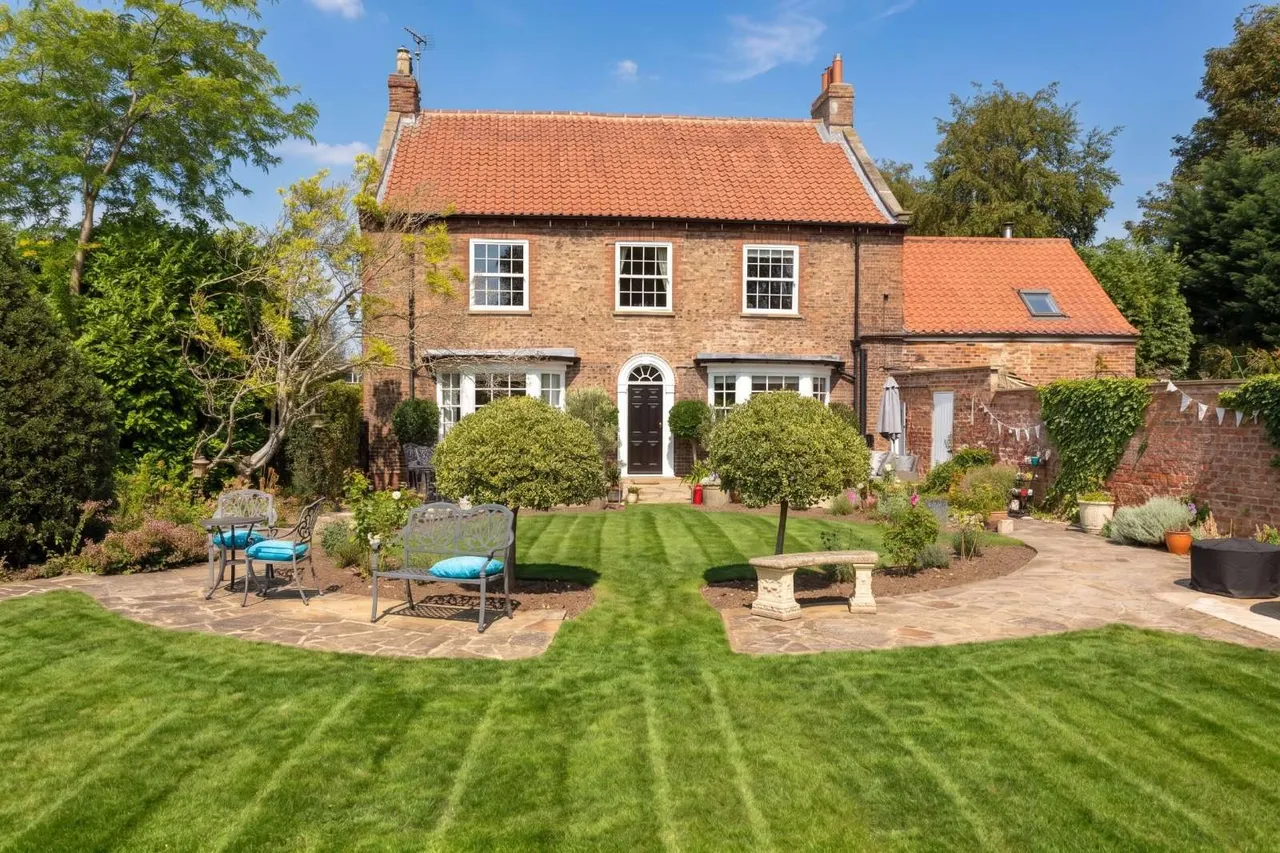 5 bed house for sale — Main Street, Upper Poppleton, York, North Yorkshire, YO26 6DL