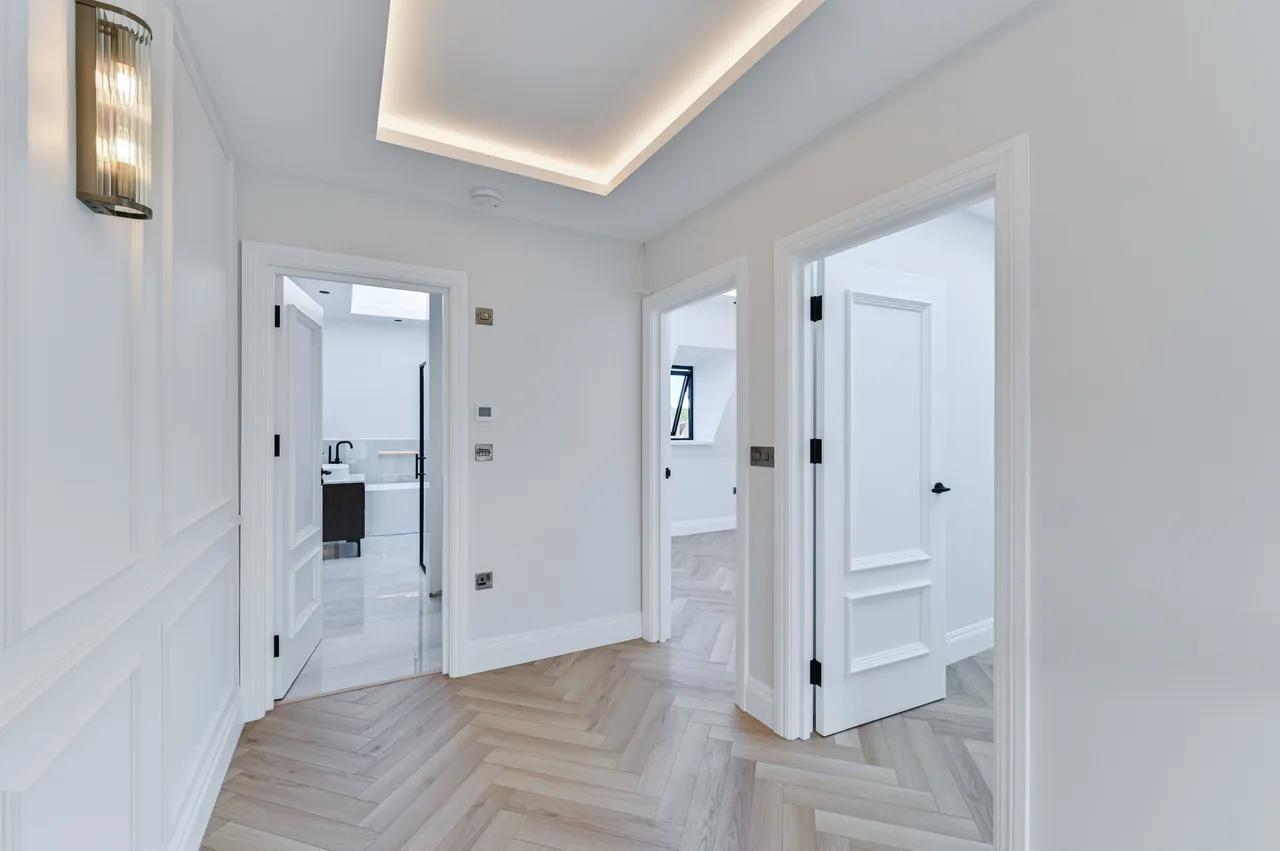London, SW20, photo 16