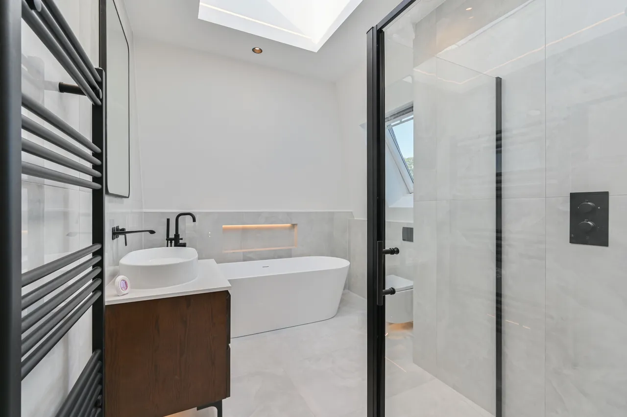 London, SW20, photo 9