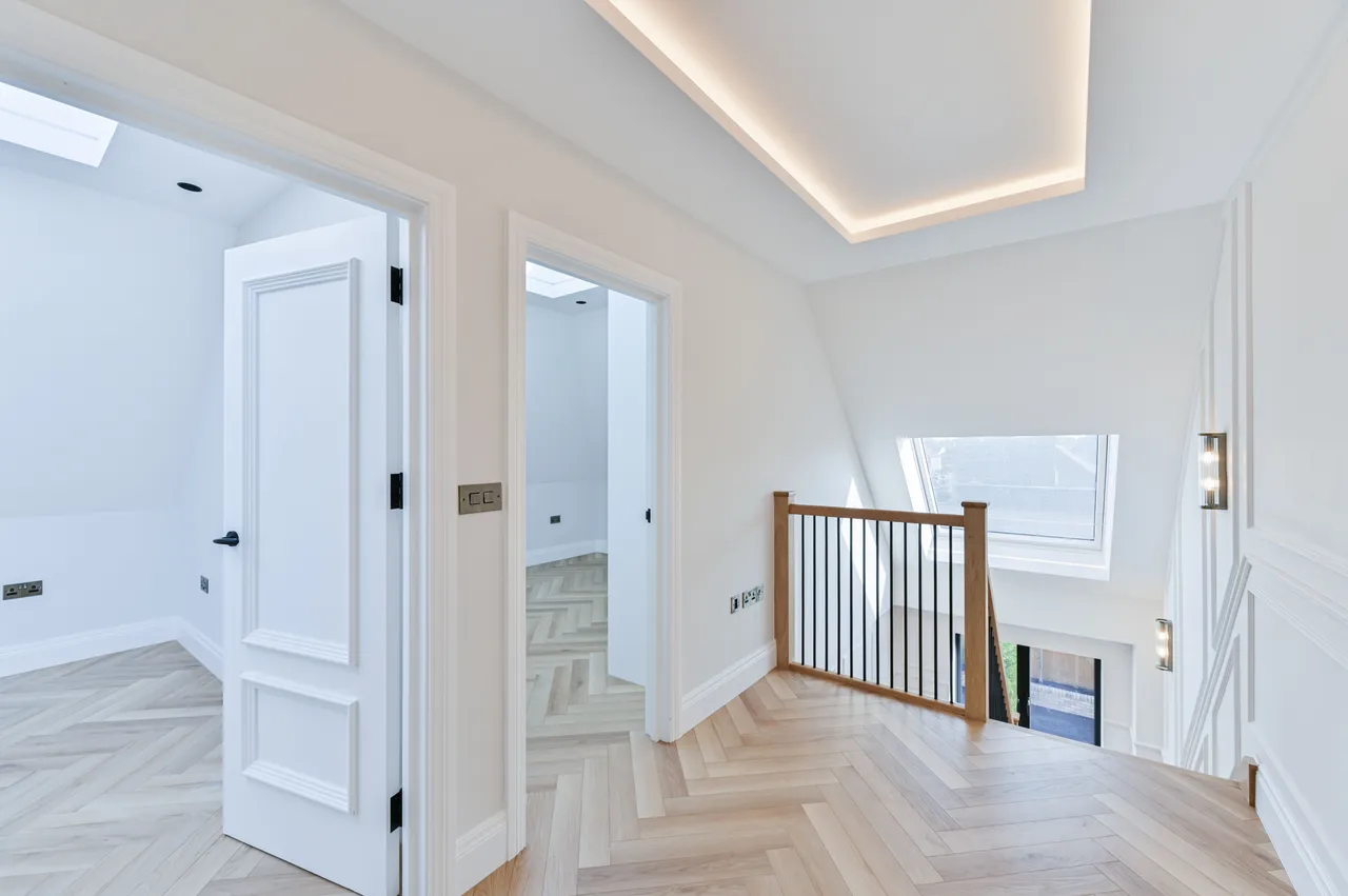 London, SW20, photo 14