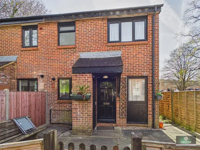 1 bed house for sale — Kenilworth Close, Broadfield