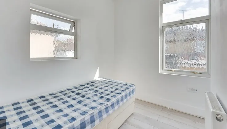 Vicarage Road, SM1, photo 7