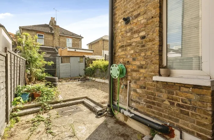 Vicarage Road, SM1, photo 8