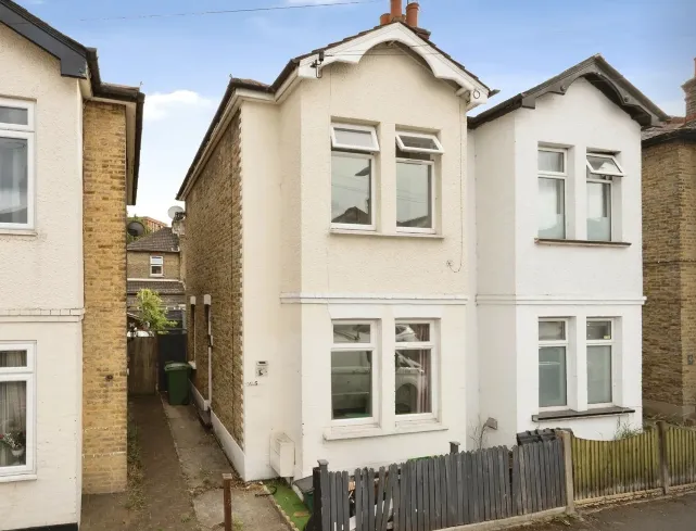 3 bed house to rent, Vicarage Road, SM1