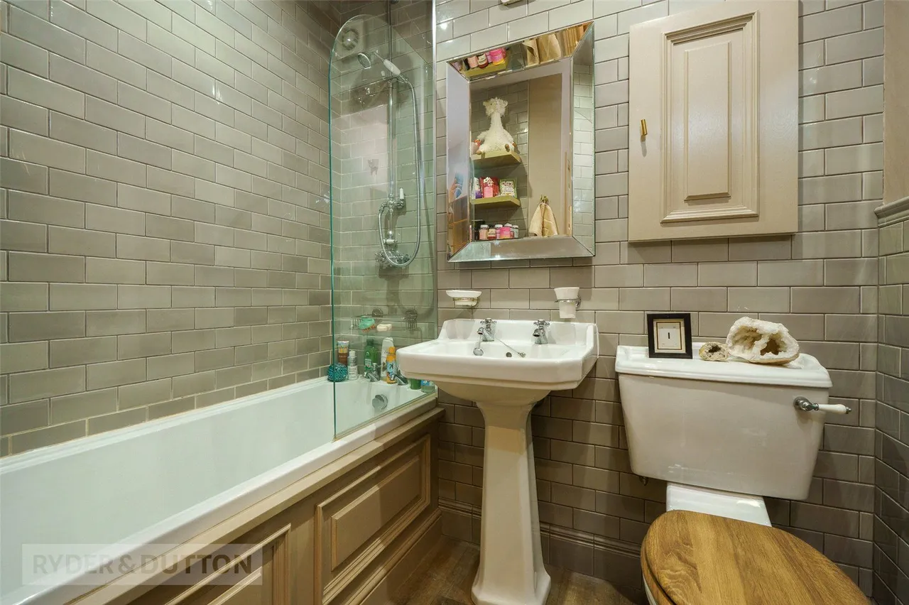 Whiteley Lodge, Ripponden, HX6, photo 23