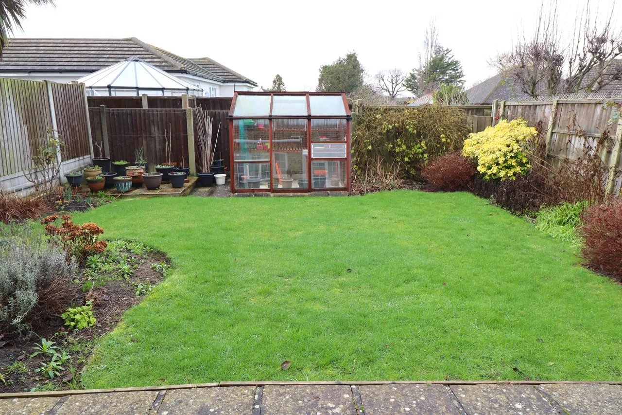Lakeside, Rayleigh, Essex, SS6 9LA, photo 3