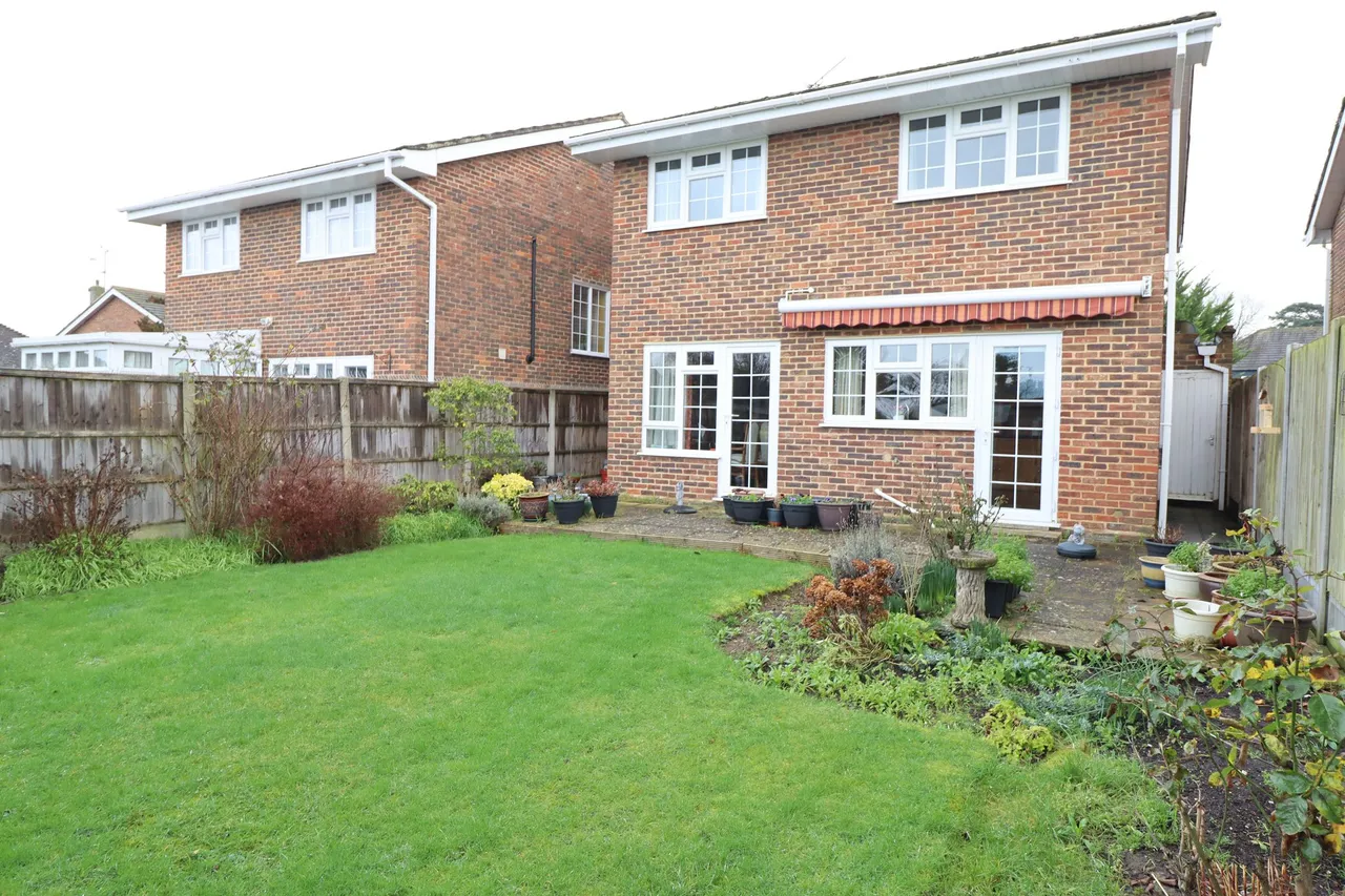 Lakeside, Rayleigh, Essex, SS6 9LA, photo 2